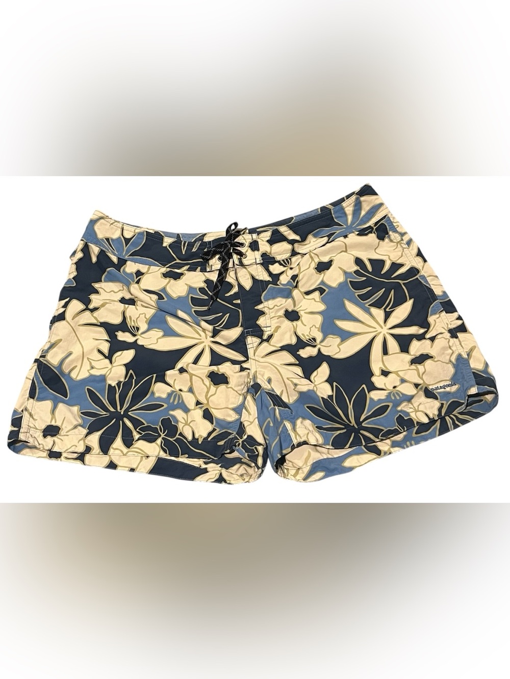 Patagonia Women’s Board Shorts Size 12
Tropical Floral Print